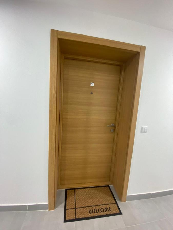 Apartament Sara *
